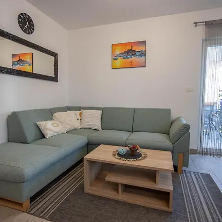 Ana Apartment *