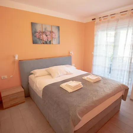 Apartment Ana *